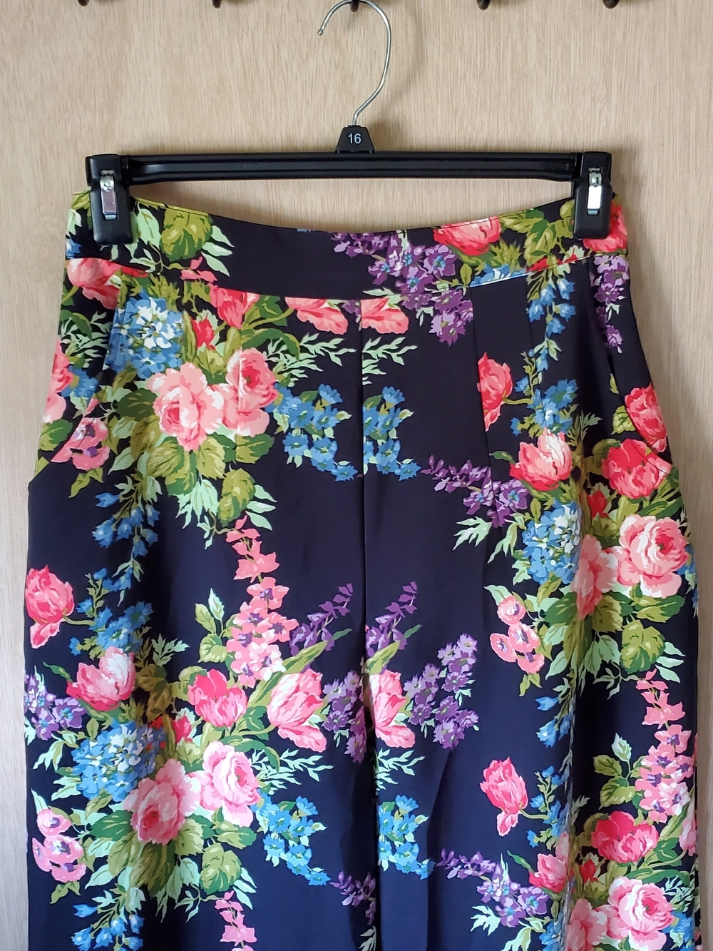 Vixen by Micheline Pitt Vacation Pants in Floral Print, Size LG NWT - Picture 4 of 7